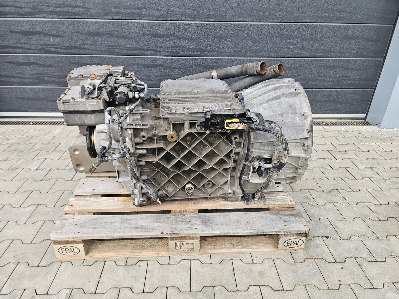 VOLVO FH FM FMX / SPO2812 / RETARDER / CRAWLER / COMPLETE GEARBOX - תיבת הילוכים: תמונה 2 VOLVO FH FM FMX / SPO2812 / RETARDER / CRAWLER / COMPLETE GEARBOX - תיבת הילוכים: תמונה 2