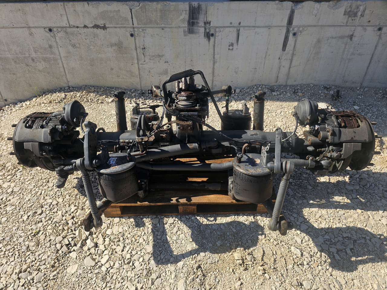 VOLVO FH FM / LIFT & STEERING AXLE / 6x2 / COMPLETE - סרן אחורי: תמונה 2 VOLVO FH FM / LIFT & STEERING AXLE / 6x2 / COMPLETE - סרן אחורי: תמונה 2