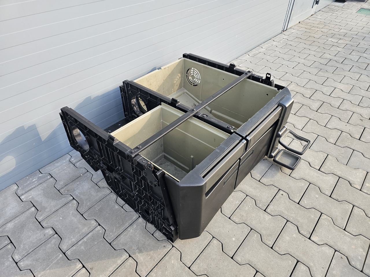 VOLVO FH4 / CABIN UNDERBED STORAGE / 23538347 23538293 - תא ופנים הרכב: תמונה 3 VOLVO FH4 / CABIN UNDERBED STORAGE / 23538347 23538293 - תא ופנים הרכב: תמונה 3