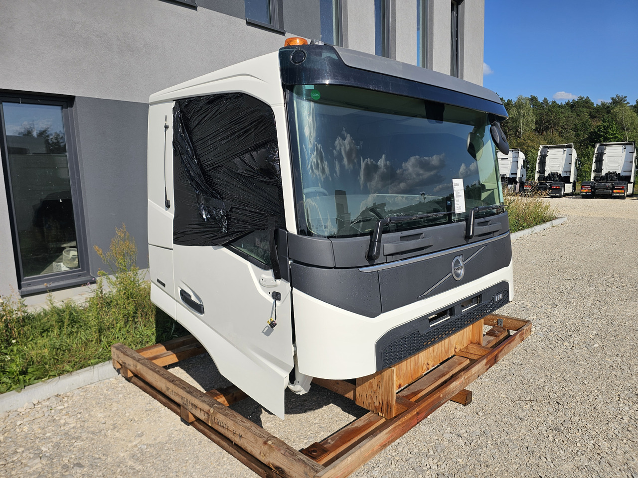 VOLVO FM5 FMX LOW DAY CAB / FULLY COMPLETE / BRAND NEW - תא: תמונה 4 VOLVO FM5 FMX LOW DAY CAB / FULLY COMPLETE / BRAND NEW - תא: תמונה 4