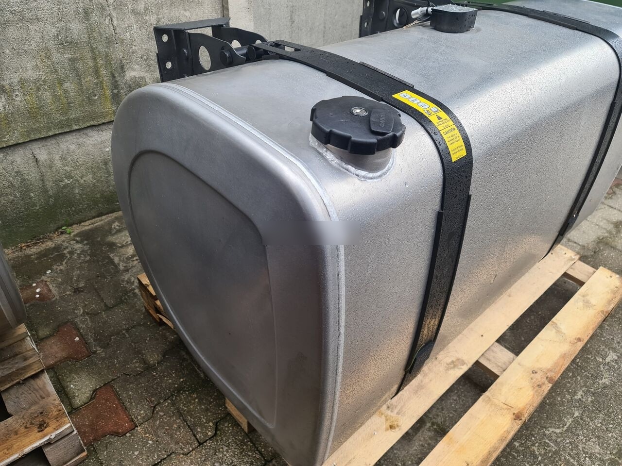 Volvo FH4 FM4 FH FMX Volvo FH FM FH4 FM4 FMX - מכל דלק עבור משאית: תמונה 2 Volvo FH4 FM4 FH FMX Volvo FH FM FH4 FM4 FMX - מכל דלק עבור משאית: תמונה 2