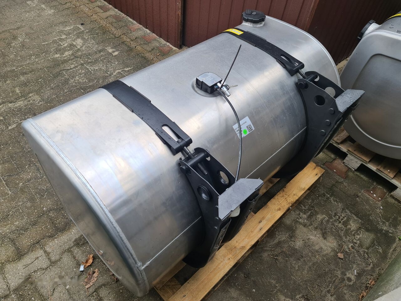 Volvo FH4 FM4 FH FMX Volvo FH FM FH4 FM4 FMX - מכל דלק עבור משאית: תמונה 4 Volvo FH4 FM4 FH FMX Volvo FH FM FH4 FM4 FMX - מכל דלק עבור משאית: תמונה 4
