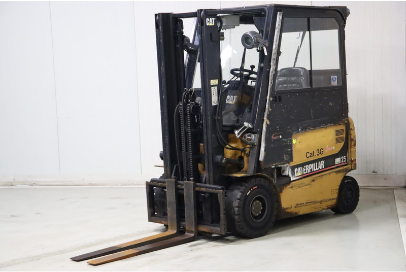 Caterpillar EP25KPAC - מלגזה חשמלית: תמונה 3 Caterpillar EP25KPAC - מלגזה חשמלית: תמונה 3
