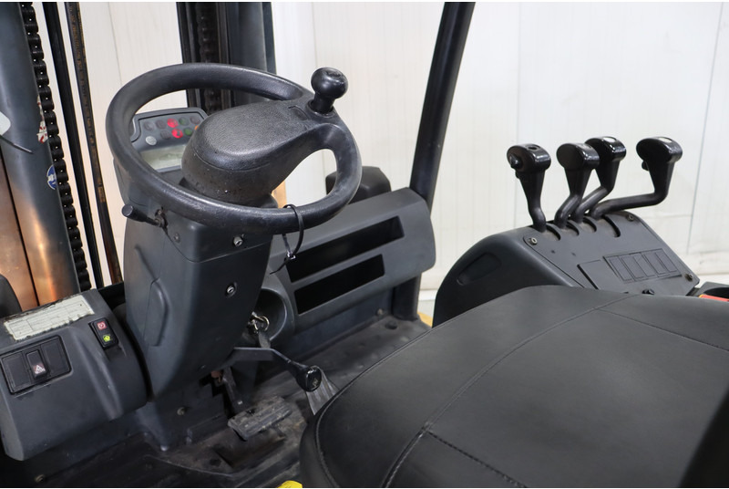 Caterpillar EP50 - מלגזה חשמלית: תמונה 2 Caterpillar EP50 - מלגזה חשמלית: תמונה 2
