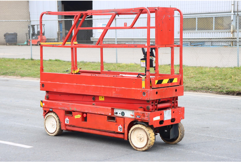 Haulotte Compact 8 - מעלית מספריים: תמונה 1 Haulotte Compact 8 - מעלית מספריים: תמונה 1
