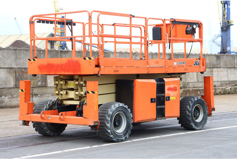 JLG 330LRT - מעלית מספריים: תמונה 4 JLG 330LRT - מעלית מספריים: תמונה 4