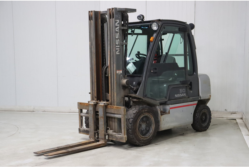 Nissan FGD02A30Q - מלגזת סולר: תמונה 4 Nissan FGD02A30Q - מלגזת סולר: תמונה 4