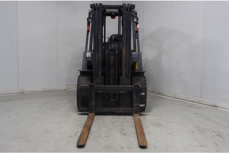 TCM FD40T2 - מלגזת סולר: תמונה 2 TCM FD40T2 - מלגזת סולר: תמונה 2