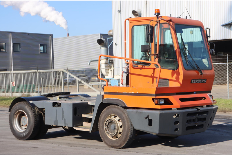 Terberg YT182 - טרקטור מסוף: תמונה 1 Terberg YT182 - טרקטור מסוף: תמונה 1