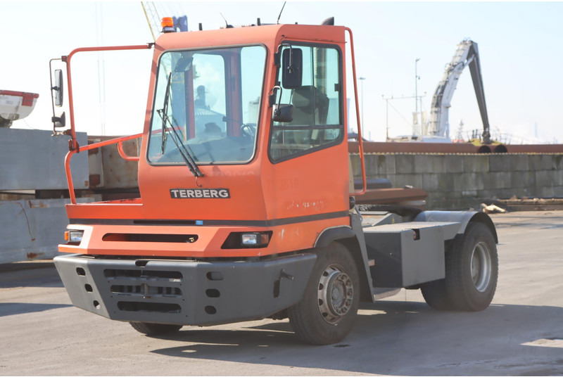 Terberg YT182 - טרקטור מסוף: תמונה 3 Terberg YT182 - טרקטור מסוף: תמונה 3