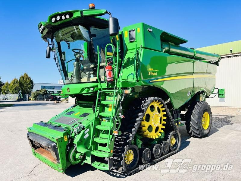 John Deere S790 - מקצרת קומבינה: תמונה 1 John Deere S790 - מקצרת קומבינה: תמונה 1