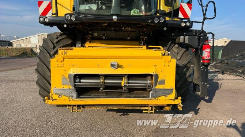 New Holland CR9.90 - מקצרת קומבינה: תמונה 3 New Holland CR9.90 - מקצרת קומבינה: תמונה 3