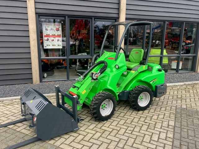 AVANT 420 loader - מעמיס קומפקטי: תמונה 1 AVANT 420 loader - מעמיס קומפקטי: תמונה 1