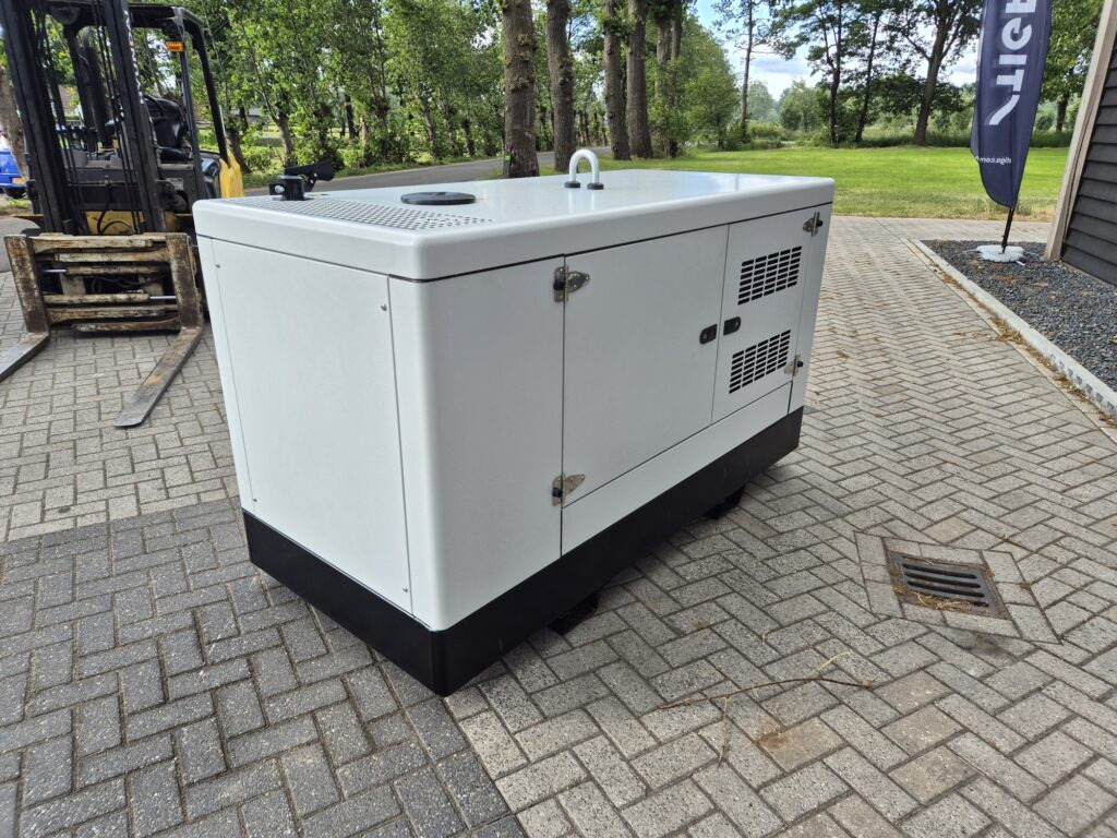 BRINKMAN & NIEMEIJER 17.5 KVA - ערכת גנרטורים: תמונה 5 BRINKMAN & NIEMEIJER 17.5 KVA - ערכת גנרטורים: תמונה 5
