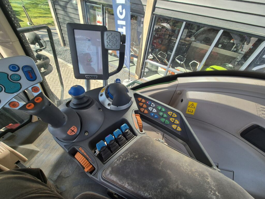 FENDT 828 - טרקטור חקלאי: תמונה 4 FENDT 828 - טרקטור חקלאי: תמונה 4