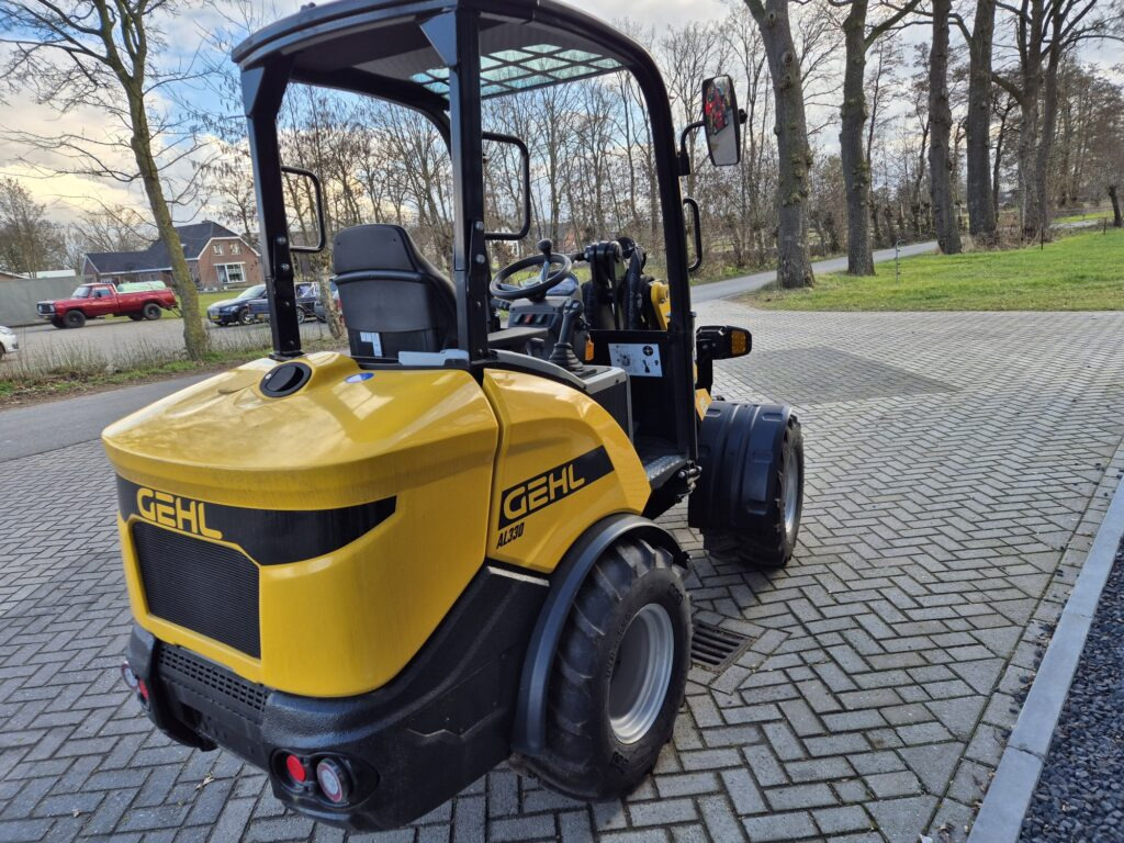 GEHL AL 330 miniloader - מעמיס קומפקטי: תמונה 5 GEHL AL 330 miniloader - מעמיס קומפקטי: תמונה 5