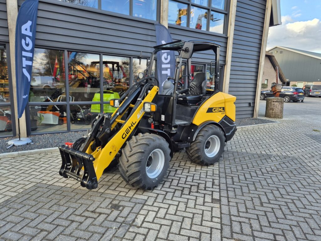 GEHL AL330 loader - מעמיס קומפקטי: תמונה 2 GEHL AL330 loader - מעמיס קומפקטי: תמונה 2