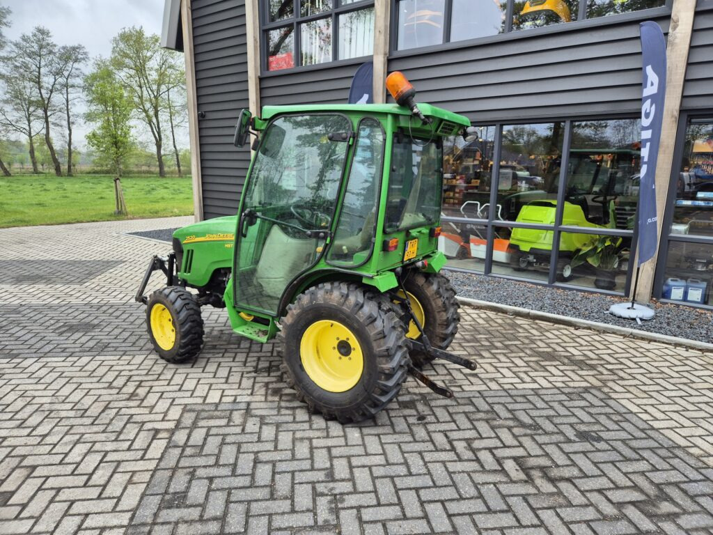JOHN DEERE 2520 - טרקטור קומפקטי: תמונה 3 JOHN DEERE 2520 - טרקטור קומפקטי: תמונה 3
