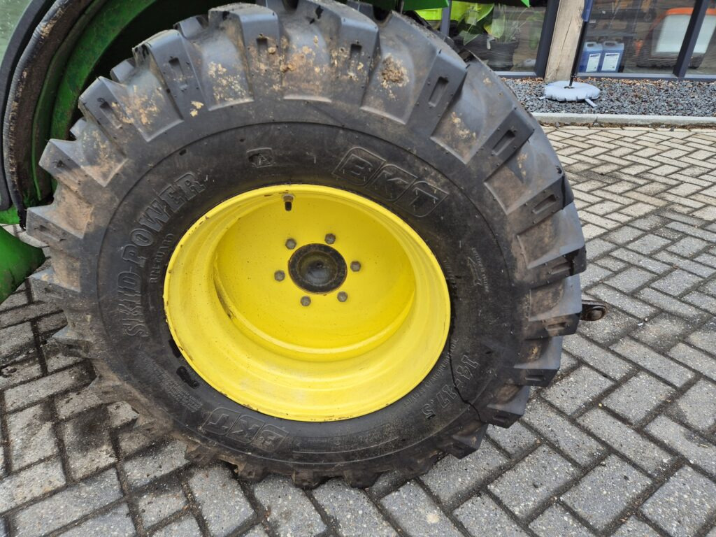JOHN DEERE 2520 - טרקטור קומפקטי: תמונה 5 JOHN DEERE 2520 - טרקטור קומפקטי: תמונה 5