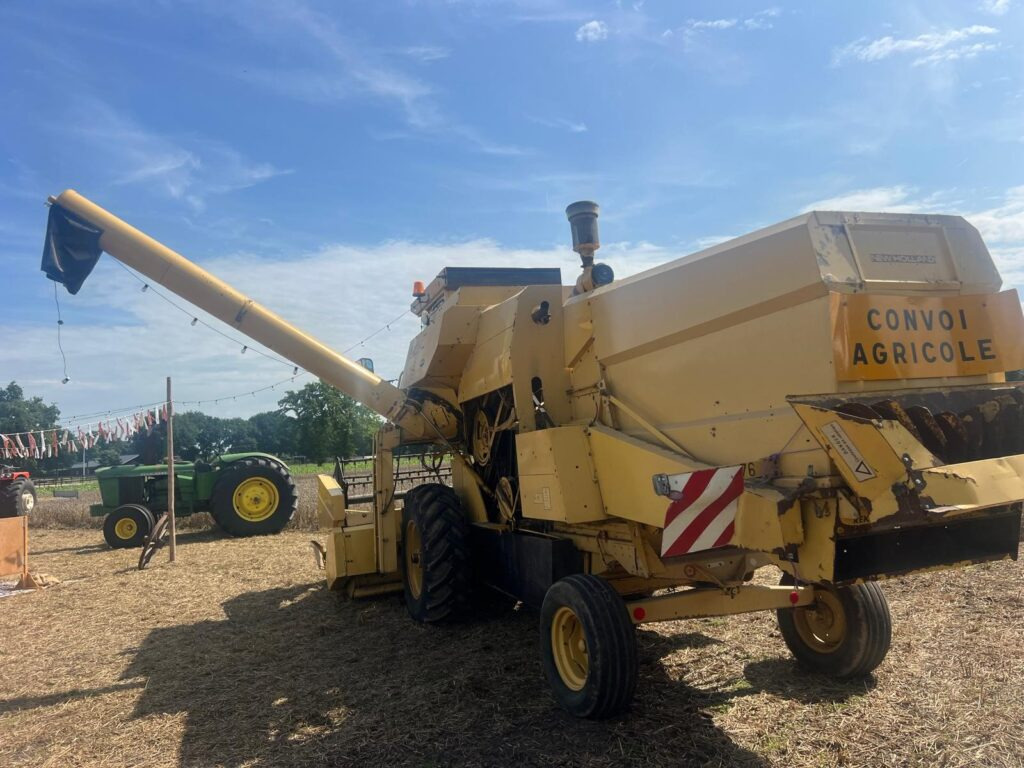 NEW HOLLAND 8040 harvester - מקצרת קומבינה: תמונה 3 NEW HOLLAND 8040 harvester - מקצרת קומבינה: תמונה 3