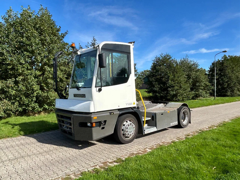 Terberg YT 223 | LOW HOURS | AIRCO | MEGA LOW LOADER | - טרקטור מסוף: תמונה 1 Terberg YT 223 | LOW HOURS | AIRCO | MEGA LOW LOADER | - טרקטור מסוף: תמונה 1