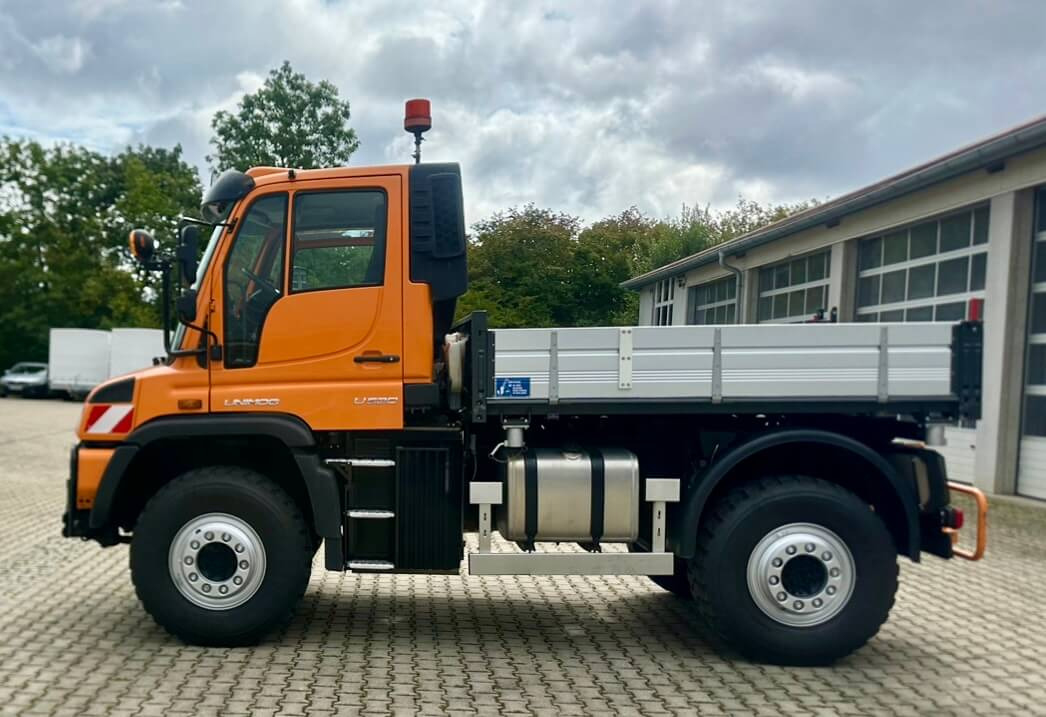 Unimog 530 - U530 405 44301 Mercedes Benz 405 - כלי רכב עירוני/ מיוחד: תמונה 2 Unimog 530 - U530 405 44301 Mercedes Benz 405 - כלי רכב עירוני/ מיוחד: תמונה 2