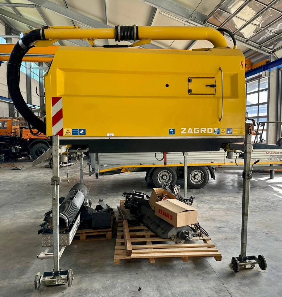 Unimog Aufbaukehrmaschine Trilety SK-370 - מטאטא כבישים: תמונה 3 Unimog Aufbaukehrmaschine Trilety SK-370 - מטאטא כבישים: תמונה 3