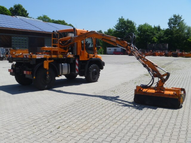 Unimog Aufbaumulcher Gilbers U4008TQ6EMP - מכסחת זרוע: תמונה 2 Unimog Aufbaumulcher Gilbers U4008TQ6EMP - מכסחת זרוע: תמונה 2