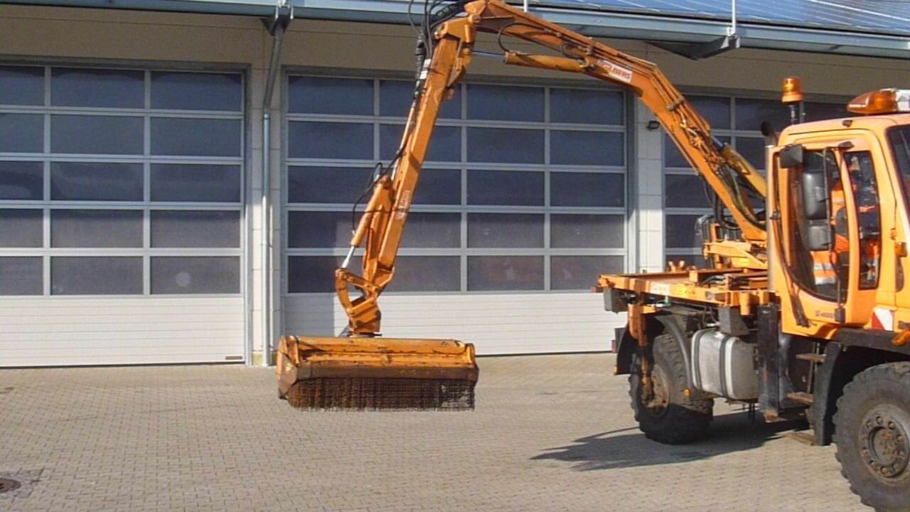 Unimog Aufbaumulcher Gilbers U400ST06EMP - מכסחת זרוע: תמונה 2 Unimog Aufbaumulcher Gilbers U400ST06EMP - מכסחת זרוע: תמונה 2