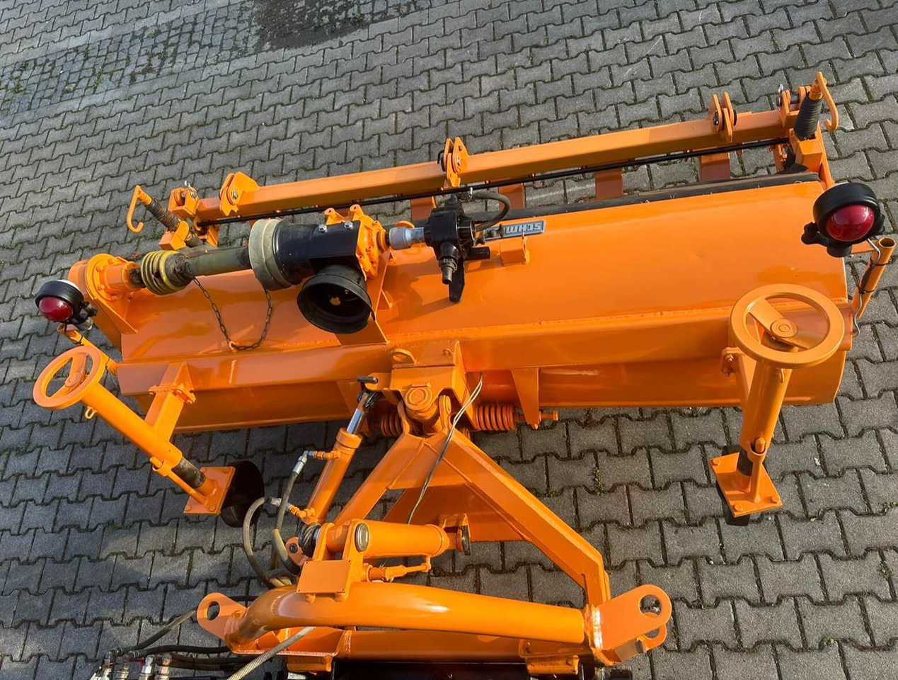 Unimog Frontanbaukehrbesen Schmidt VKS4.2 - מטאטא: תמונה 5 Unimog Frontanbaukehrbesen Schmidt VKS4.2 - מטאטא: תמונה 5