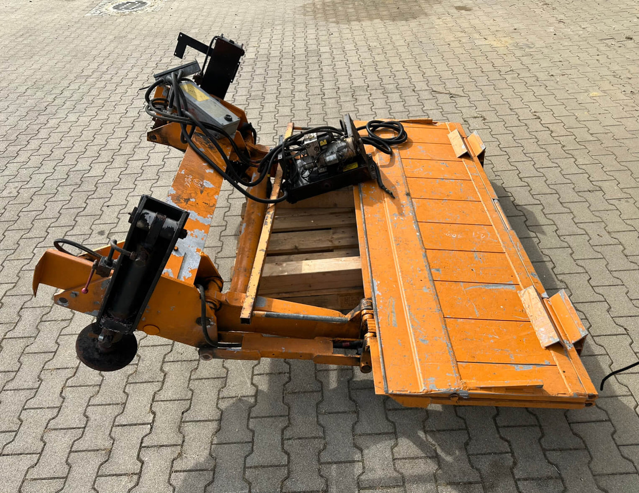 Unimog Heckladebordwand Unbekannt 427 - מעלית אחורית: תמונה 4 Unimog Heckladebordwand Unbekannt 427 - מעלית אחורית: תמונה 4