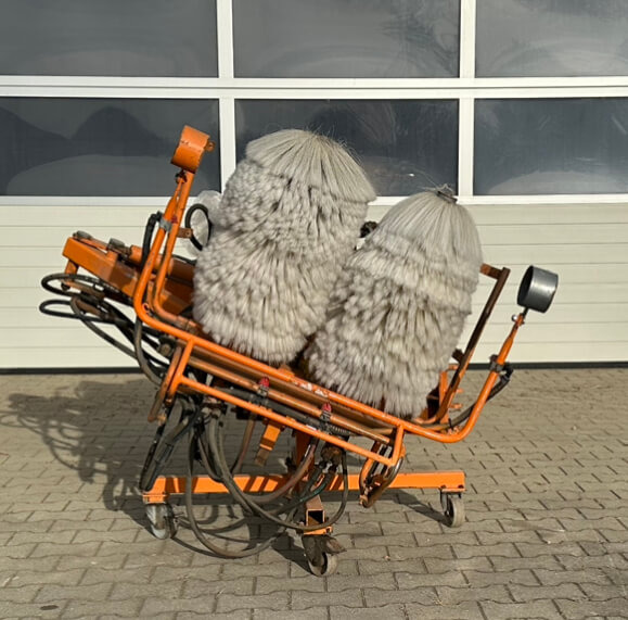 Unimog Leitpfostenwaschgerät Schmidt RPS-H - מטאטא: תמונה 1 Unimog Leitpfostenwaschgerät Schmidt RPS-H - מטאטא: תמונה 1