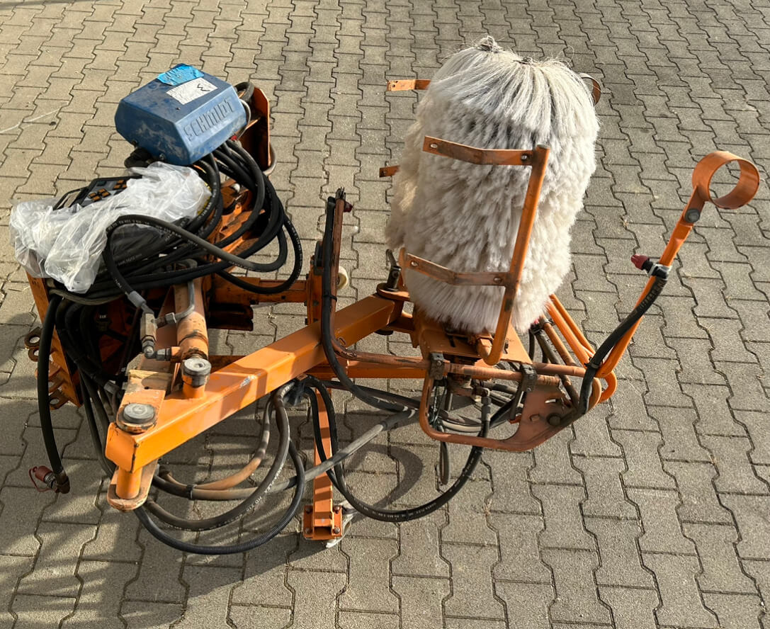 Unimog Leitpfostenwaschgerät Schmidt RPS-H - מטאטא: תמונה 3 Unimog Leitpfostenwaschgerät Schmidt RPS-H - מטאטא: תמונה 3