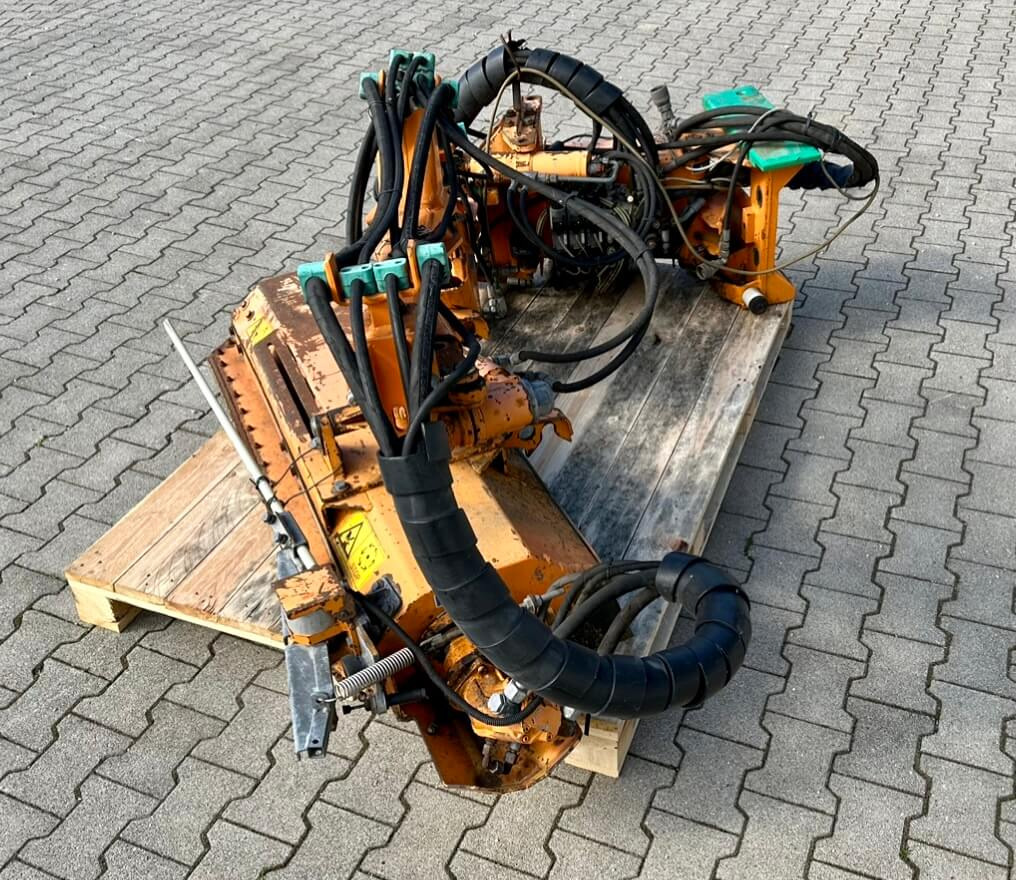 Unimog Randstreifenmulcher Mulag MRK 300 - מכסחת שוליים: תמונה 3 Unimog Randstreifenmulcher Mulag MRK 300 - מכסחת שוליים: תמונה 3