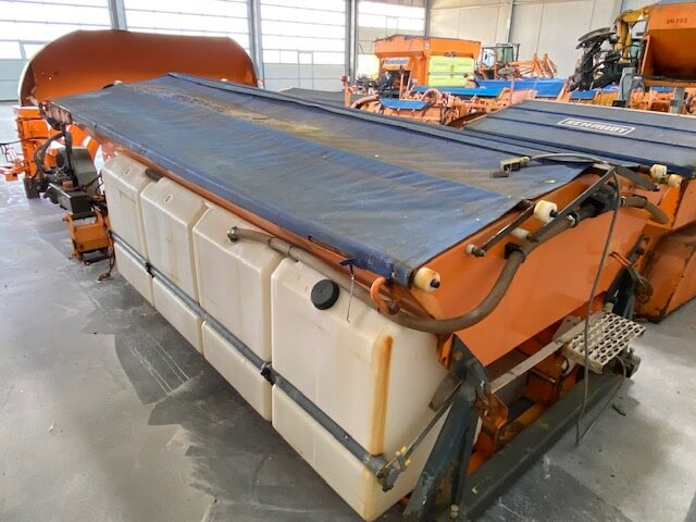 Unimog Salzstreuer Schmidt SAB40-36FR1750 - מפזר חול/ מלח: תמונה 4 Unimog Salzstreuer Schmidt SAB40-36FR1750 - מפזר חול/ מלח: תמונה 4