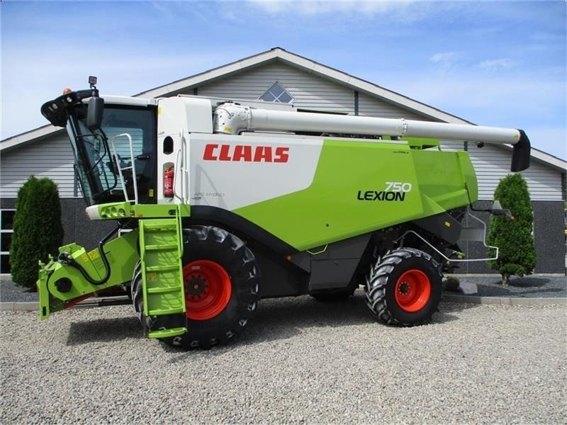 Claas LEXION 750 Gårdmaskine med V900 skærebord. - מקצרת קומבינה: תמונה 1 Claas LEXION 750 Gårdmaskine med V900 skærebord. - מקצרת קומבינה: תמונה 1