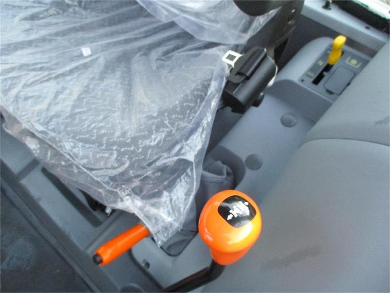 טרקטור חקלאי Deutz-fahr Agrofarm 115G with 30F+30R Hi-Lo and CreepGea: תמונה 7 טרקטור חקלאי Deutz-fahr Agrofarm 115G with 30F+30R Hi-Lo and CreepGea: תמונה 7