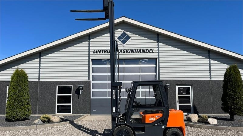 Doosan D30 G med kabine og KUN 57 TIMER FRA NY, MED TIME - מלגזת סולר: תמונה 2 Doosan D30 G med kabine og KUN 57 TIMER FRA NY, MED TIME - מלגזת סולר: תמונה 2