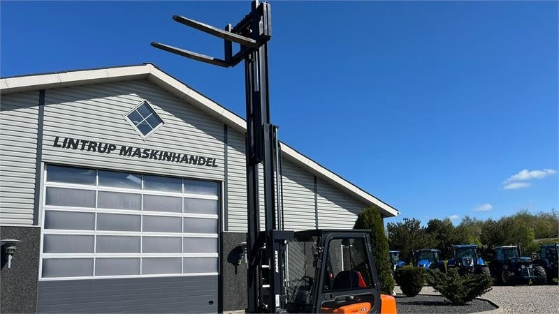 Doosan D30 G med kabine og KUN 57 TIMER FRA NY, MED TIME - מלגזת סולר: תמונה 5 Doosan D30 G med kabine og KUN 57 TIMER FRA NY, MED TIME - מלגזת סולר: תמונה 5
