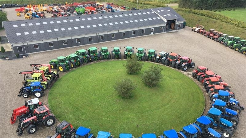 Fendt 828 Profi model. Meget flot traktor med nye fordæ - טרקטור חקלאי: תמונה 3 Fendt 828 Profi model. Meget flot traktor med nye fordæ - טרקטור חקלאי: תמונה 3
