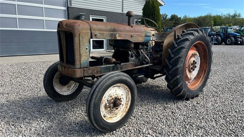 Fordson Major Motoren mangler, men mange god dele. - טרקטור חקלאי: תמונה 3 Fordson Major Motoren mangler, men mange god dele. - טרקטור חקלאי: תמונה 3