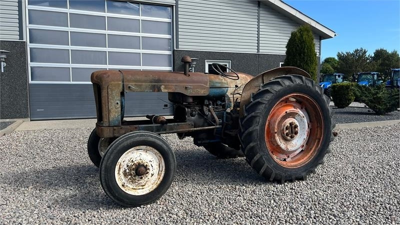 Fordson Major Motoren mangler, men mange god dele. - טרקטור חקלאי: תמונה 2 Fordson Major Motoren mangler, men mange god dele. - טרקטור חקלאי: תמונה 2