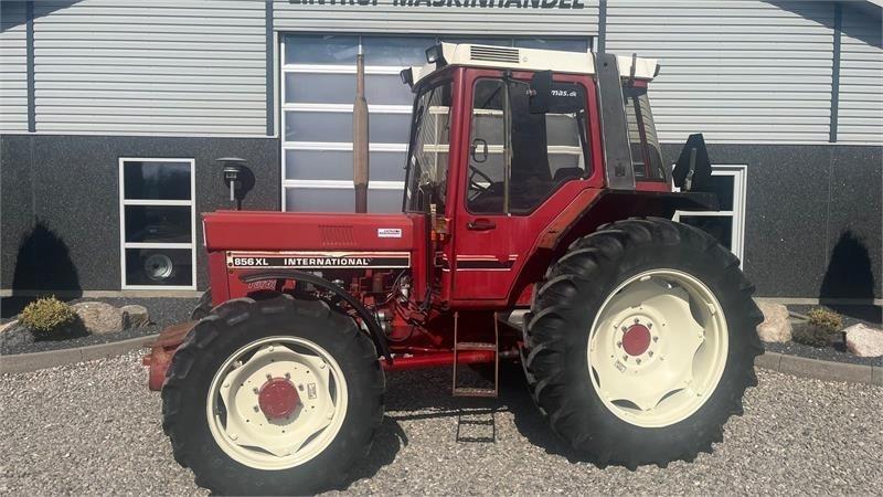 IH 856XL Med gode dæk - טרקטור חקלאי: תמונה 1 IH 856XL Med gode dæk - טרקטור חקלאי: תמונה 1