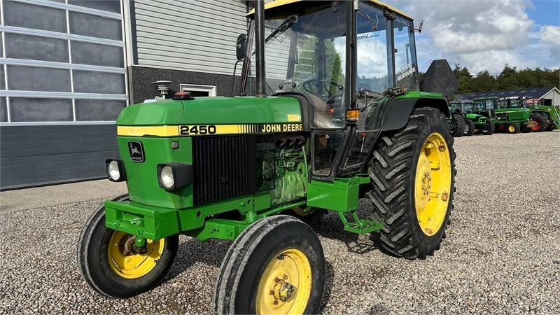 John Deere 2450 Med servostyring - טרקטור חקלאי: תמונה 3 John Deere 2450 Med servostyring - טרקטור חקלאי: תמונה 3