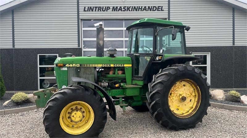 John Deere 4450 med 7,6L motor - טרקטור חקלאי: תמונה 1 John Deere 4450 med 7,6L motor - טרקטור חקלאי: תמונה 1