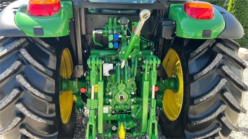 John Deere 5115M Med frontlæsser, som ny - טרקטור חקלאי: תמונה 4 John Deere 5115M Med frontlæsser, som ny - טרקטור חקלאי: תמונה 4
