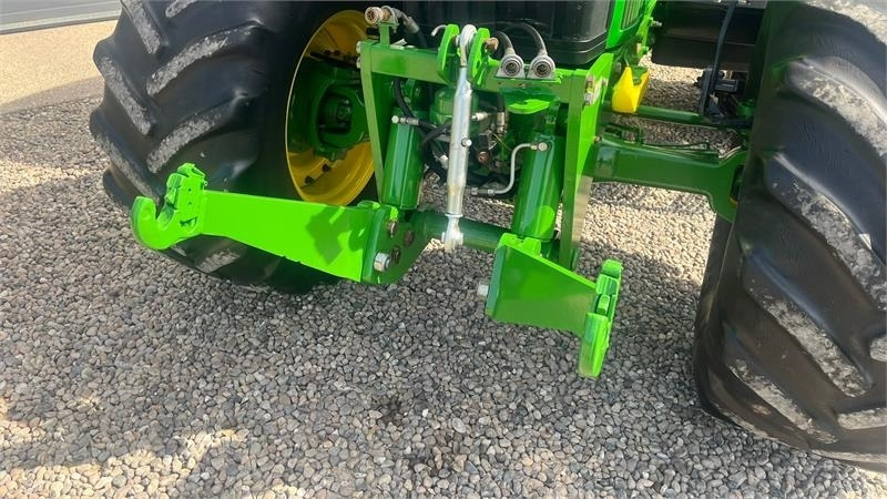 John Deere 7710 8.1L motor, store hjul og frontlift. En ejere - טרקטור חקלאי: תמונה 4 John Deere 7710 8.1L motor, store hjul og frontlift. En ejere - טרקטור חקלאי: תמונה 4