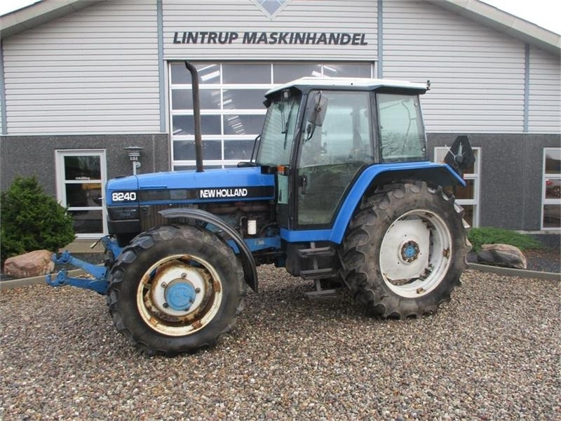 New Holland 8240 SLE Med frontlift og frontPTO - טרקטור חקלאי: תמונה 1 New Holland 8240 SLE Med frontlift og frontPTO - טרקטור חקלאי: תמונה 1