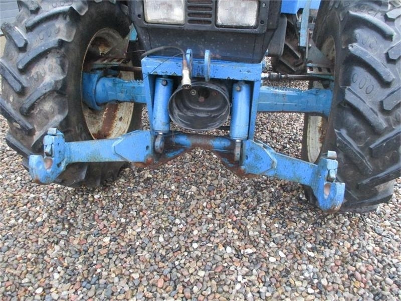 New Holland 8240 SLE Med frontlift og frontPTO - טרקטור חקלאי: תמונה 4 New Holland 8240 SLE Med frontlift og frontPTO - טרקטור חקלאי: תמונה 4