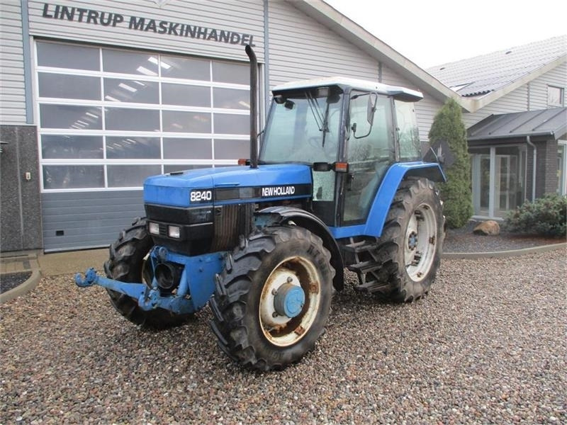 New Holland 8240 SLE Med frontlift og frontPTO - טרקטור חקלאי: תמונה 2 New Holland 8240 SLE Med frontlift og frontPTO - טרקטור חקלאי: תמונה 2